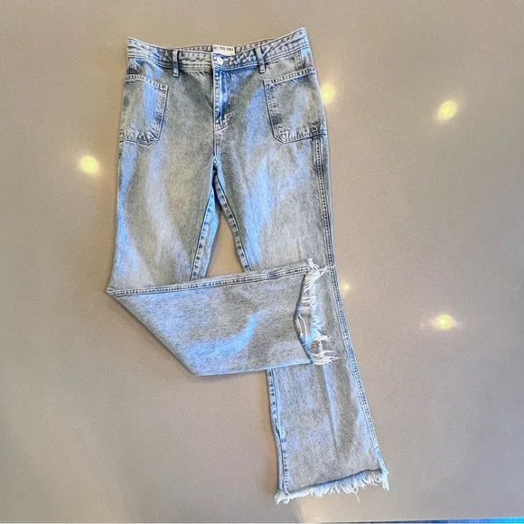 We The Free Izzy Flare Jeans Distressed Hem Blue Women's Size 30 - Picture 2 of 12